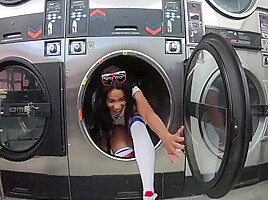 Bubble Butt Ebony Babe Fucks At The Laundromat With Jenna Foxx